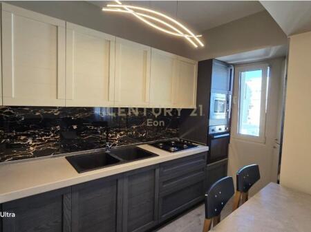 Apartament 2+1 në Qendër të Durrësit !