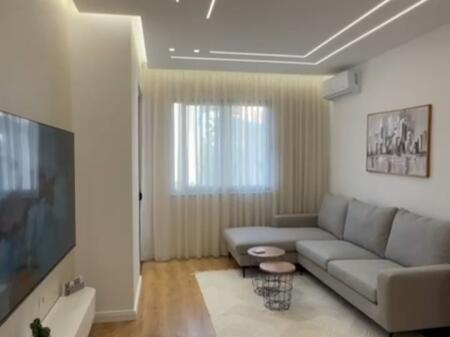 Shitet apartament garsoniere e kthyer ne 1+1 ne Misto Mame.