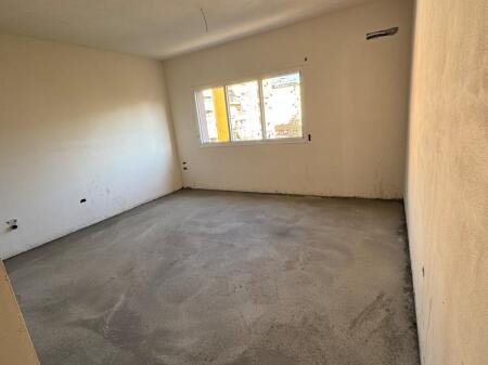 Shkolla Kuqe Shitet Apartament 2+1+ Post Parkimi