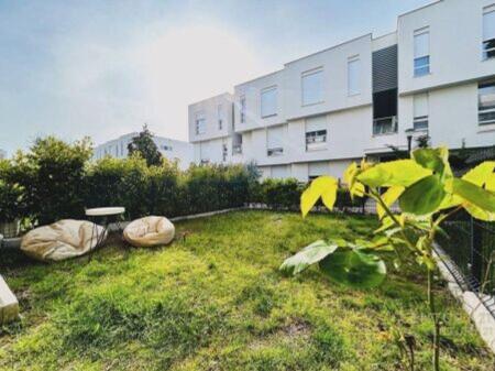 🏠 Apartament 1+1 me Oborr dhe Parkim – San Pietro Residence, Gjiri i Lalzit