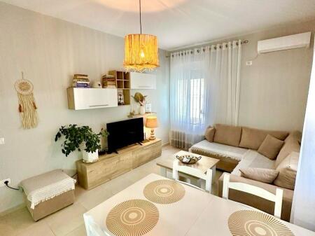 Shitet Apartament 1+1