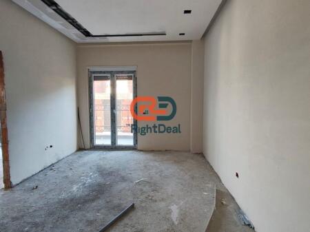 Tek Kompleksi Tirana Porta E Re ,Shitet Apartament 1+1 Me Cmim Okazion!!