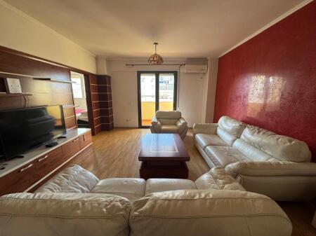 Jepet apartament me qera 3+1+2+2