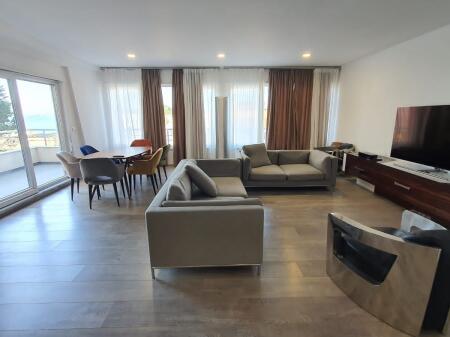 Jepet apartament me qera 2+1+2