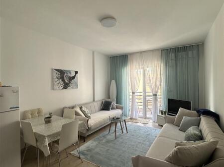 Shitet Apartament 1+1