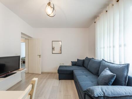 Appartamento 2+1 in via Qemal Stafa vicino al mercato nuovo