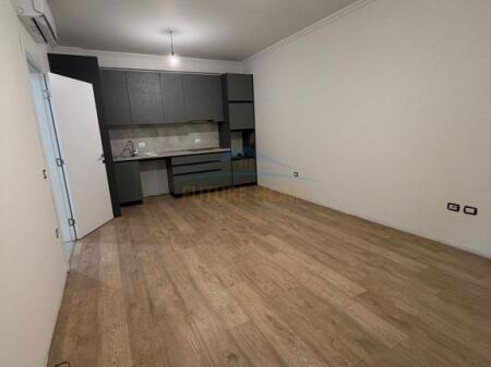 Appartamento 1+1 in Affitto nel Comune di Parigi, Tirana