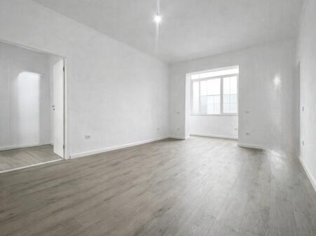 SHITET APARTAMENT 1+1 – Rruga e Kavajës (pranë Square 21)