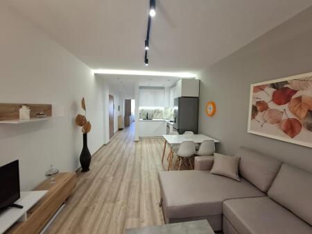 Jepet apartament me qera 1+1