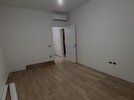 Appartamento 1+1 In Affitto nel Comune di Parigi, Tirana