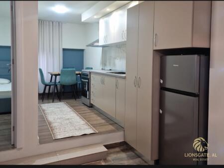 🏡 APARTAMENT 2+1 ME QIRA – TEK STACIONI I TRENIT