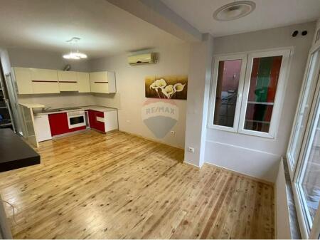 Zyre per qira, Komuna e Parisit