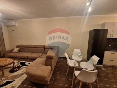 Apartament 2+1+2  per qira te Pallatet Cabej