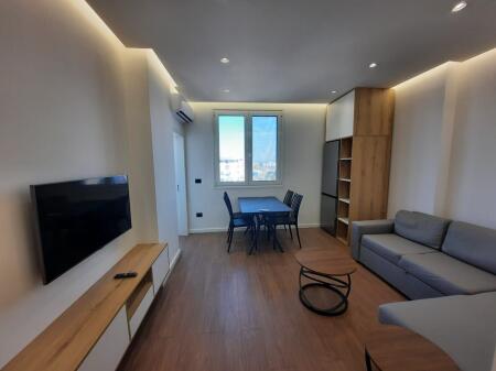 Jepet apartament me qera  2+1 ne qender te durresit