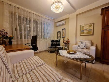 APARTMENT FOR RENT 1+1 ON BRIGADA 8-ISH STREET BLOK!