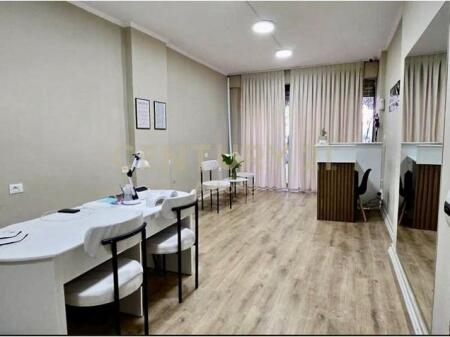 SHITET AMBIENT BIZNESI, KOMUNA E PARISIT. 104,000 €