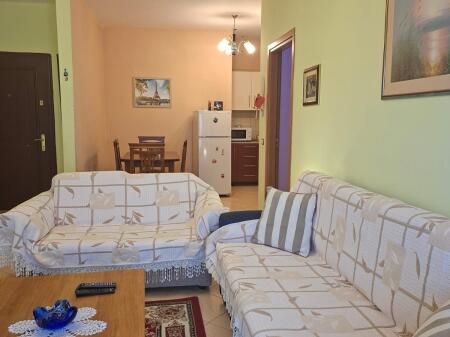 Apartament 1+1 me qira tek Pallatet Cabej
