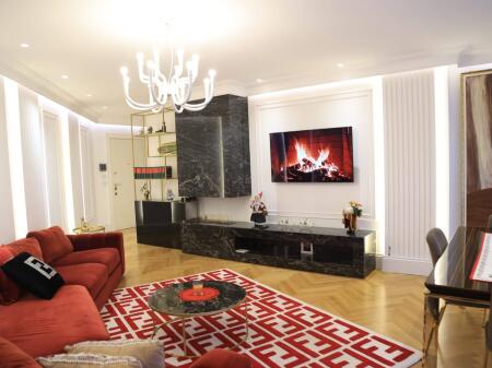 🏡 Premium apartment for rent – Botanical Garden (no furniture) 📐 165 m² | 2nd Floor | South-West 🛋️ VIP furnishing | Scavolini kitchen 🔥 Bio-ethanol fireplace | 4 exits to the veranda 🚗 Possibility of 2 parking spots  💶 1,800 € / month (negotiable according to contract)