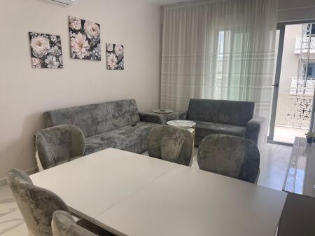 Apartment 2+1, Fusha Aviacionit!