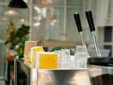 SHITET BAR KAFE PRANE PALLATIT ME SHIGJETA