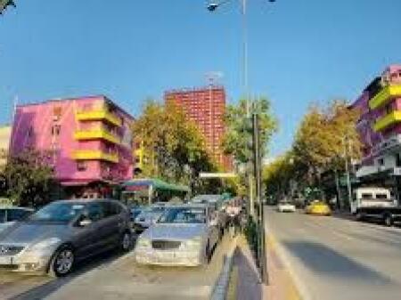 🏡 Shitet Apartament 1+1 – Rruga e Kavajës (pranë Square 21)