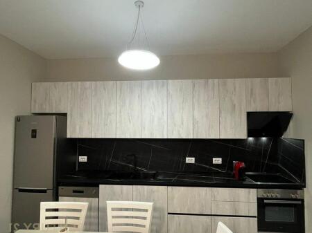 Jepet me qira shtëpi private me oborr në Tiranë, zona Saukut, “Te Pamja”.