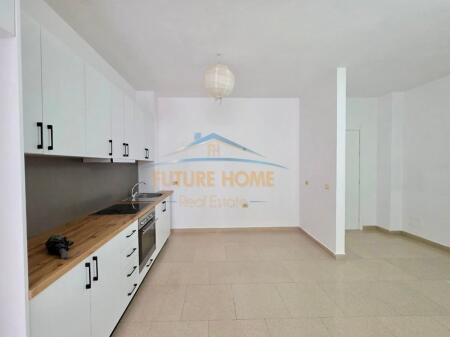 Rent, 2+1 Apartment at Komuna e Parisit!