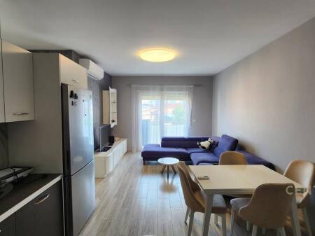 Në shitje apartament 2+1 në zonën e 21 Dhjetorit, në pallat të ndërtuar së fundmi.