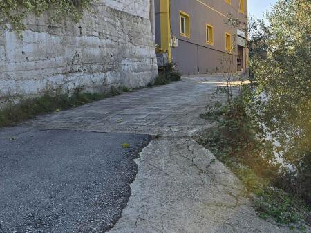 Magazzino in vendita nella zona di Kombinat