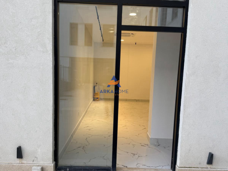 NEGOZIO IN AFFITTO 38M2 "VIA MINE PEZA, PRESSO DONIKA CENTER" 900 EURO