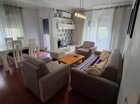 Jepet apartament me qera 1+1