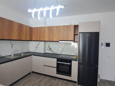 Kamëz pranë Azës jepet me qira apartament 1+1!