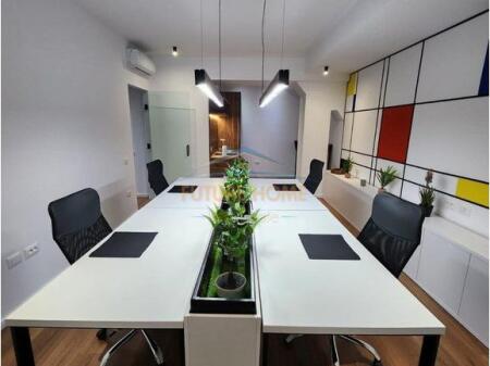 Qera, Ambient zyre,Square 21, Rruga e Kavajes, Tirane