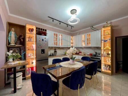 Shitet, Shtepi Private, Vasil Shanto, Tirane