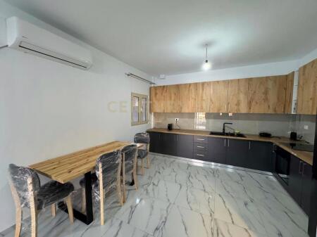 -Ofrojme Apartament komod per Qira, Shkoze!!!