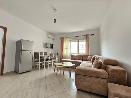 Jepet me Qera: 2+1+2wc+2 ballkone 📍Fresku  (pranë Bunk arti) - Kt.2 - 45,000 Lek - Sp.95m² - pallati ri E mobiluar dhe shumë pranë stacionit të urbanit. - ideale per familje