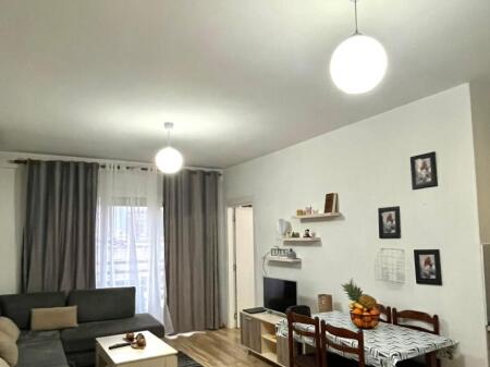 Perballe universitetit UNIZKM, laprake jepet me qera 1+1 (50,000 leke)
