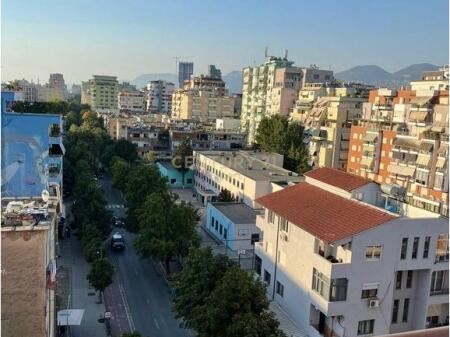 Jepet me qira apartament 2+1 në zonën e Ish-Bllokut, Tiranë.