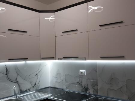 Appartamento 1+1, Astir!