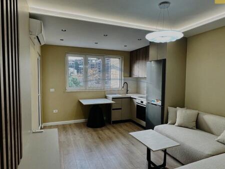 Shitet Apartament 1+1, Mozaiku i Tiranes , 21 dhjetori