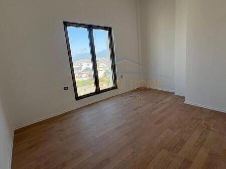 Shitet, Penthouse 3+1+2, Rruga e Barrikadave, Tiranë.