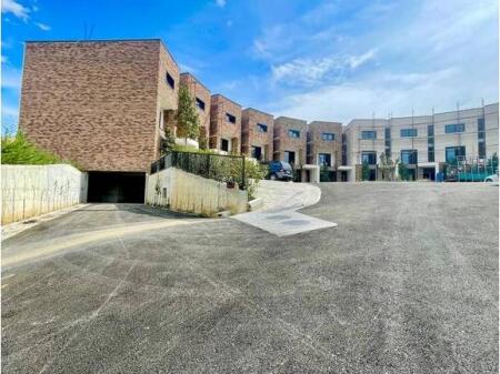 Shitet Vile e bashkengjitur, Rezidenca Habitat ne Mjull Bathore