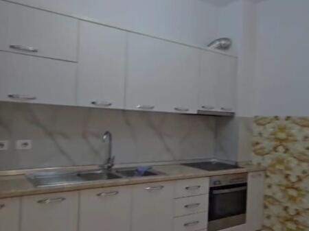 Jepet me qera apartament 2+1 ne Kompleksin "Golden Park"
