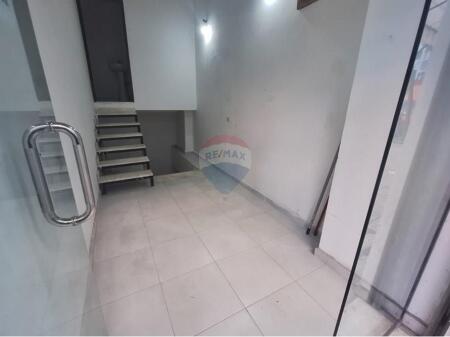 Shitet Dyqan Duplex ne Yzberisht !