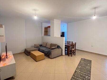 Jepet me qera 1+1  Stacioni I Trenit 450€