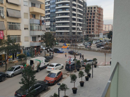 JEPET ME QIRA AMBIENT BIZNESI 74M2 "ASTIR " 800 EURO