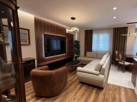 Apartament 2+1+2 jepet me qira – Rruga “Mina Peza”, Tiranë!