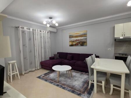 🏢Nella zona di Yzberisht, vicino a Grand Gallery, si affitta appartamento 2+1 arredato, 50.000 Leke        