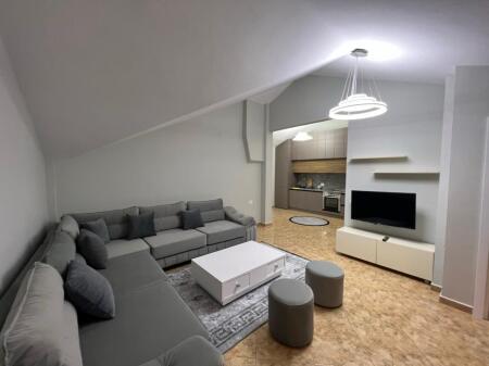 📣 SUPER RENT Apartment 2+1 With Balcony 📍 Former Bus Park, Near "Albanet" School ✨   🏢 Private Building  🪜 4th Floor (No Elevator)  🛋️ Furnished with Modern Conditions  👉 Parking Possibility in the Area   💶 Price 700 Euro Non-Negotiable