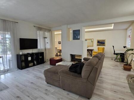 Shitet apartament 3+1+2 ne Bllok!